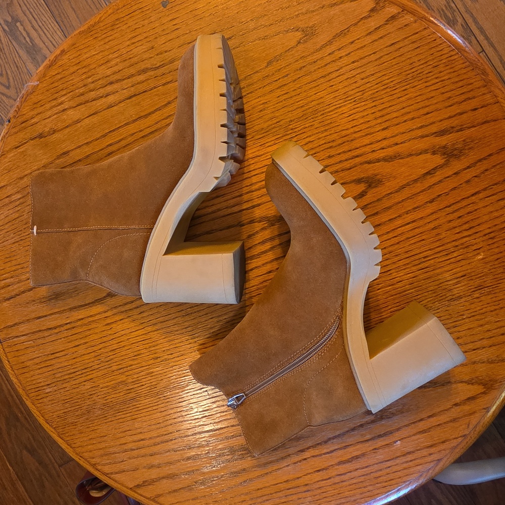 Dolce Vita Platform Tan Ankle Boots - Picture 2 of 7